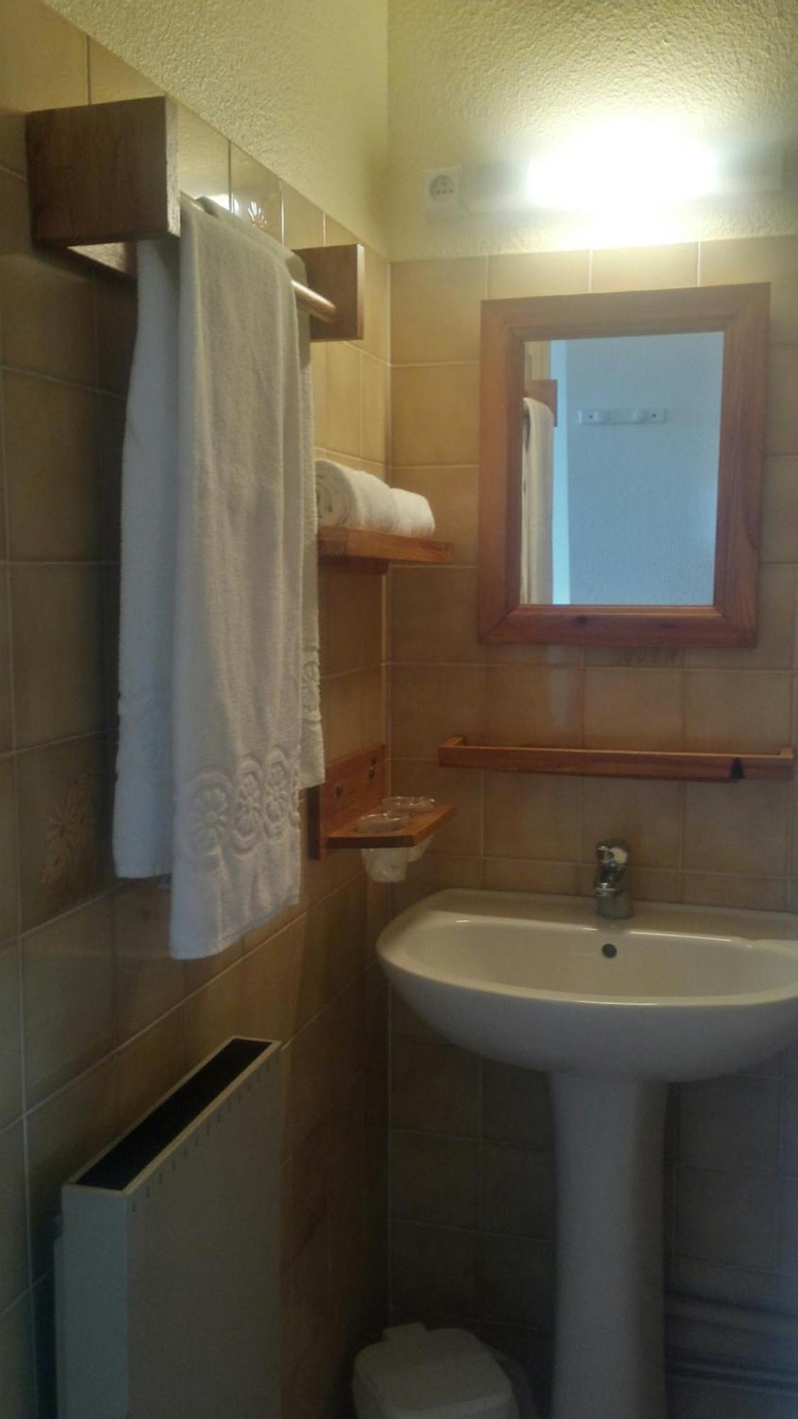 Hotel Yaka Les Angles  Bilik gambar